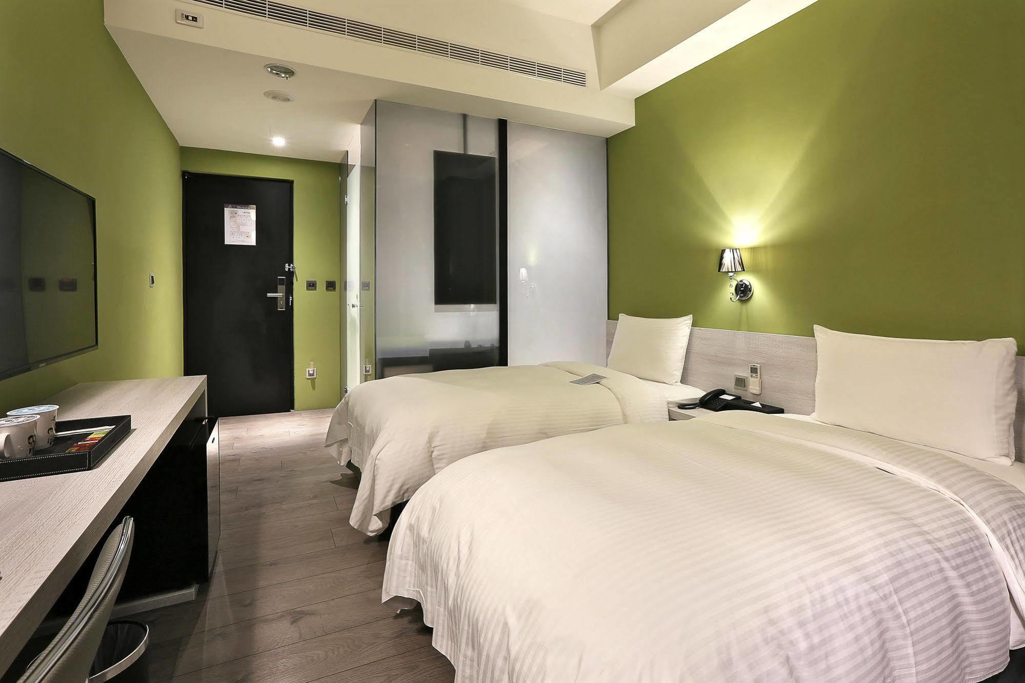 Miller Inn Тайчжун Экстерьер фото