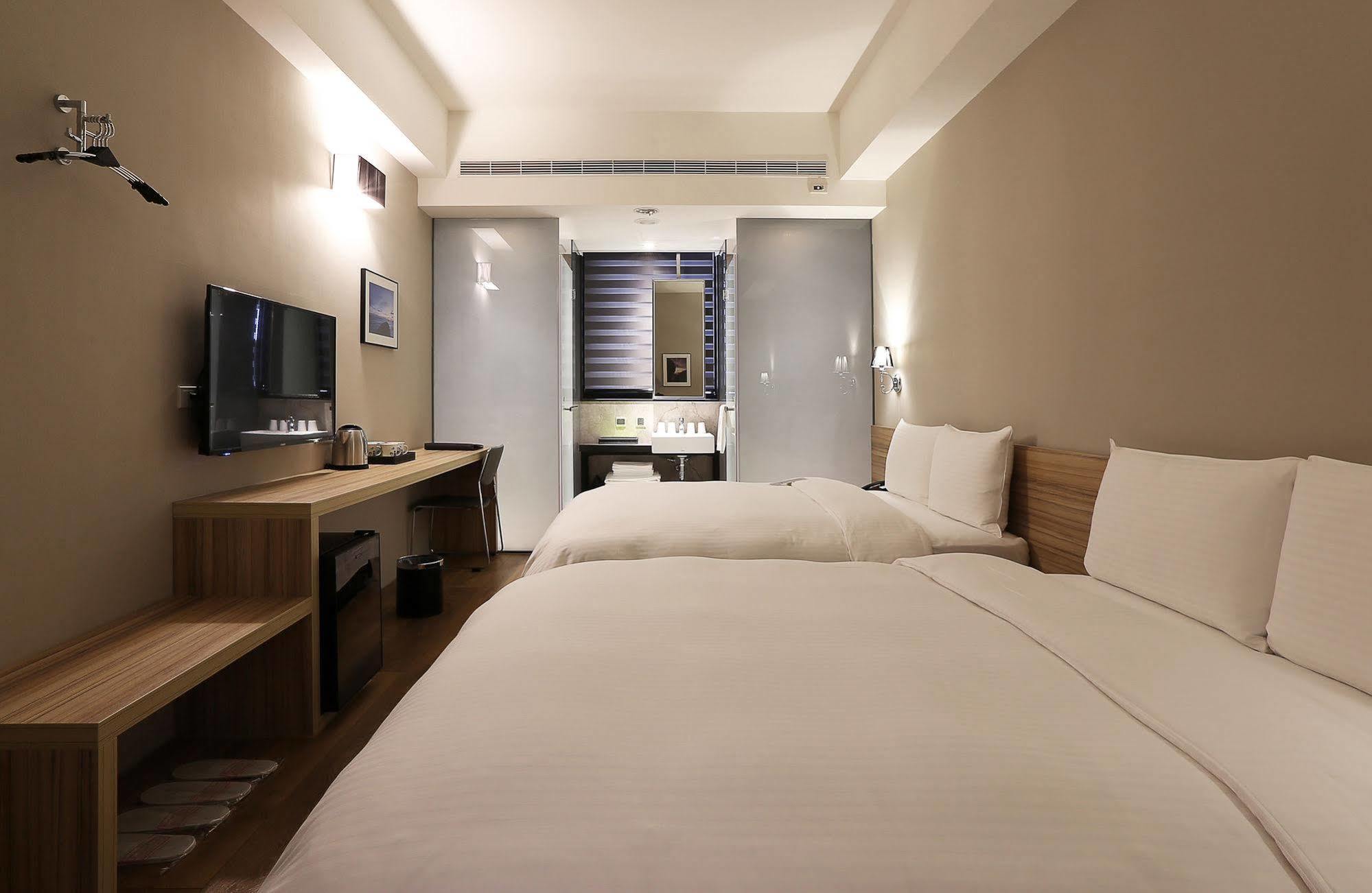 Miller Inn Тайчжун Экстерьер фото